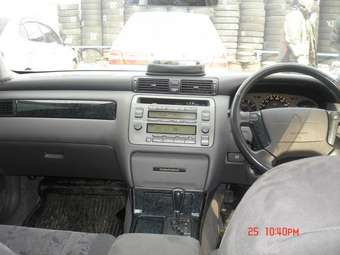 2001 Toyota Crown Pictures