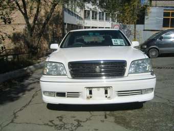 2001 Toyota Crown Photos