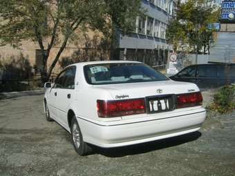 2001 Toyota Crown Photos