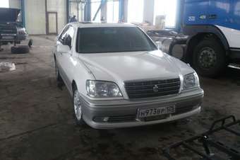 2001 Toyota Crown Photos