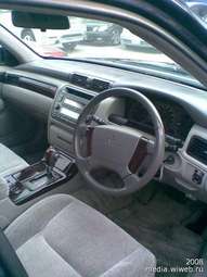 2001 Toyota Crown Photos