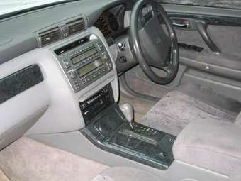 2001 Toyota Crown Pictures