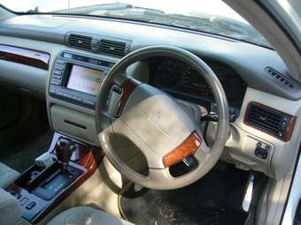2001 Toyota Crown Pictures