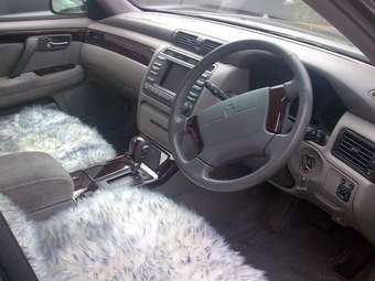 2001 Toyota Crown Pictures
