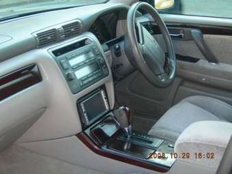 2001 Toyota Crown Photos