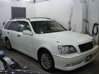 2001 Toyota Crown Pictures