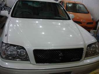 2001 Toyota Crown Photos