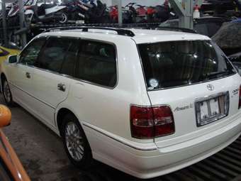 2001 Toyota Crown Photos