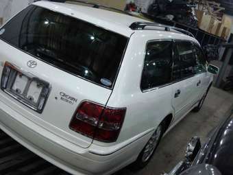 2001 Toyota Crown Pictures