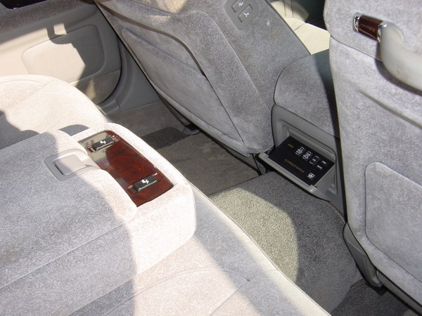 2002 Toyota Crown Photos