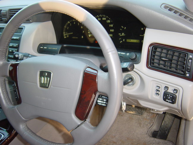 2002 Toyota Crown Wallpapers