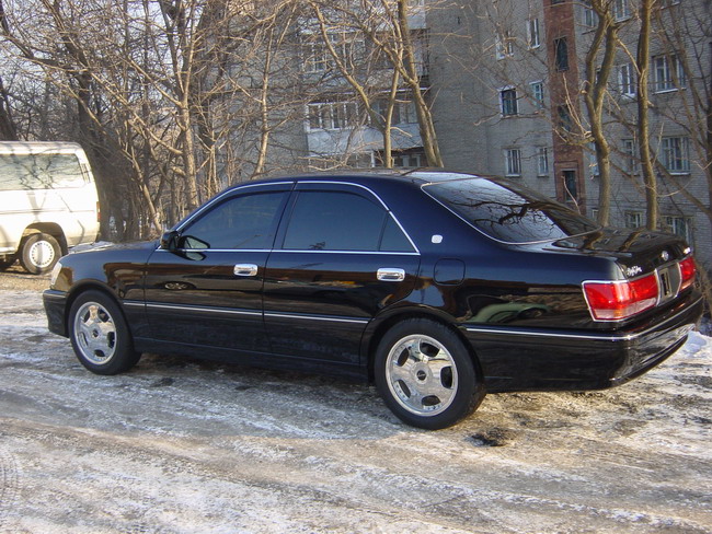 2002 Toyota Crown Pics
