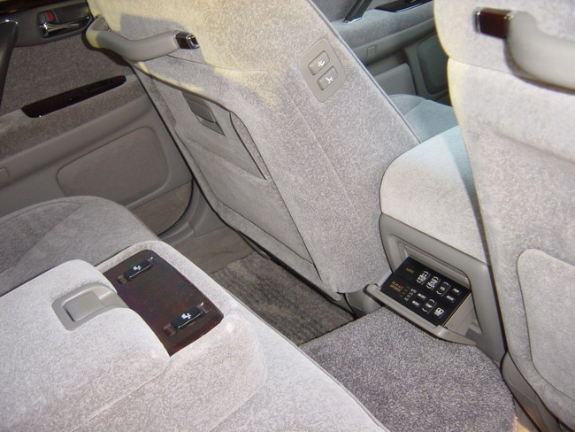 2002 Toyota Crown Photos