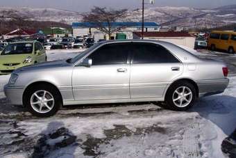 2002 Toyota Crown Pictures