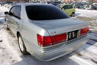 2002 Toyota Crown Photos