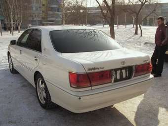 2002 Toyota Crown Photos