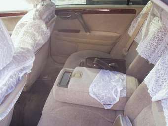 2002 Toyota Crown Photos