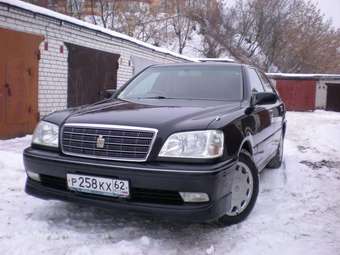 2002 Toyota Crown Photos