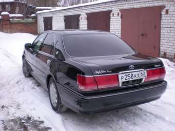 2002 Toyota Crown Photos