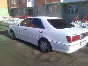 2002 Toyota Crown Photos