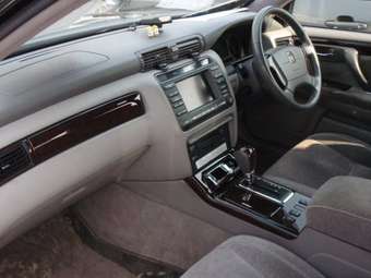 2002 Toyota Crown Pictures