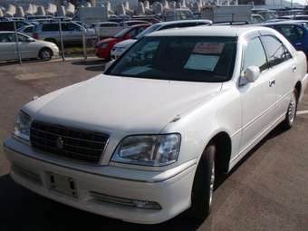 2002 Toyota Crown Pics