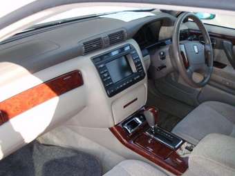2002 Toyota Crown Pictures