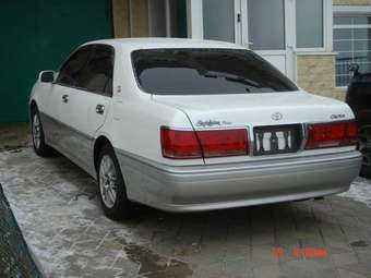 2002 Toyota Crown Photos