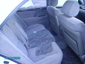 2002 Toyota Crown Pictures
