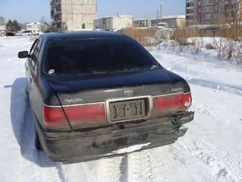 2002 Toyota Crown Photos