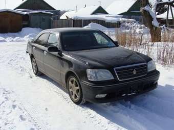2002 Toyota Crown Pictures
