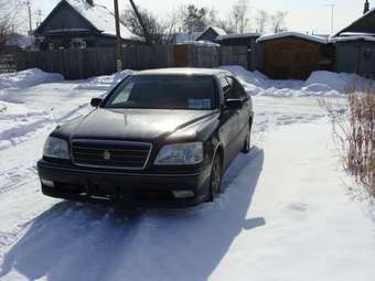 2002 Toyota Crown Photos
