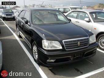 2002 Toyota Crown Photos