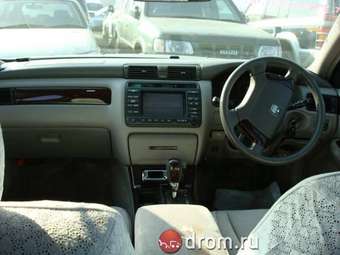 2002 Toyota Crown Photos