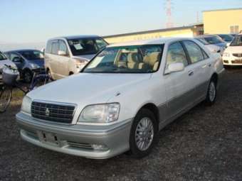 2002 Toyota Crown Pictures
