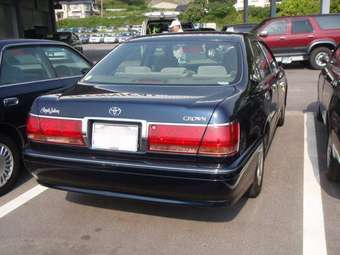 2002 Toyota Crown Photos
