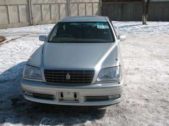 2002 Toyota Crown Pictures