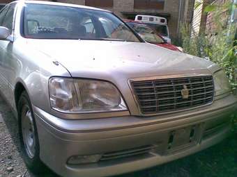 2002 Toyota Crown Photos