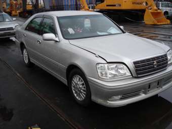 2002 Toyota Crown Pics