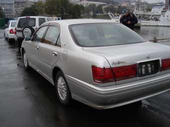 2002 Toyota Crown Pictures