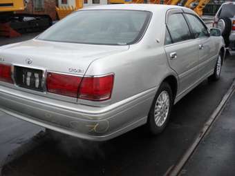 2002 Toyota Crown Pictures