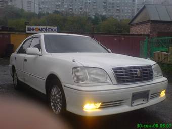 2002 Toyota Crown Photos