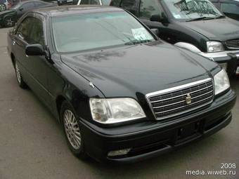 2002 Toyota Crown Photos