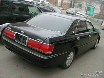 2002 Toyota Crown Photos