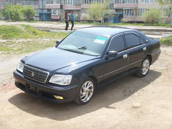 2002 Toyota Crown Photos