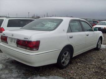 2002 Toyota Crown Photos