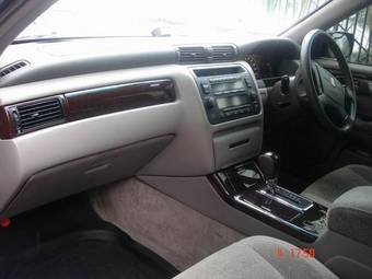 2002 Toyota Crown Photos