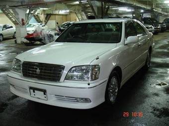 2002 Toyota Crown Photos