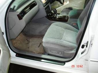 2002 Toyota Crown Pictures