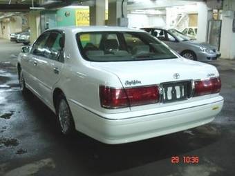 2002 Toyota Crown Pictures